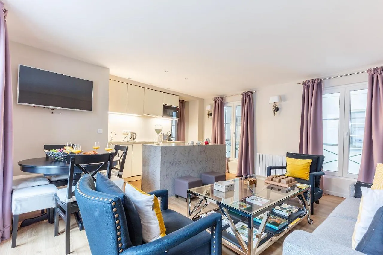 Families And Friends - Center - 110 Sqm *