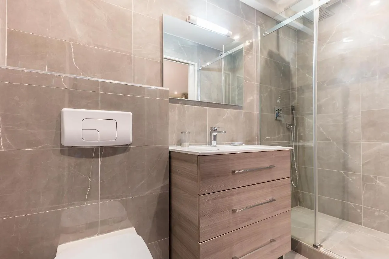 Families And Friends - Center - 110 Sqm
